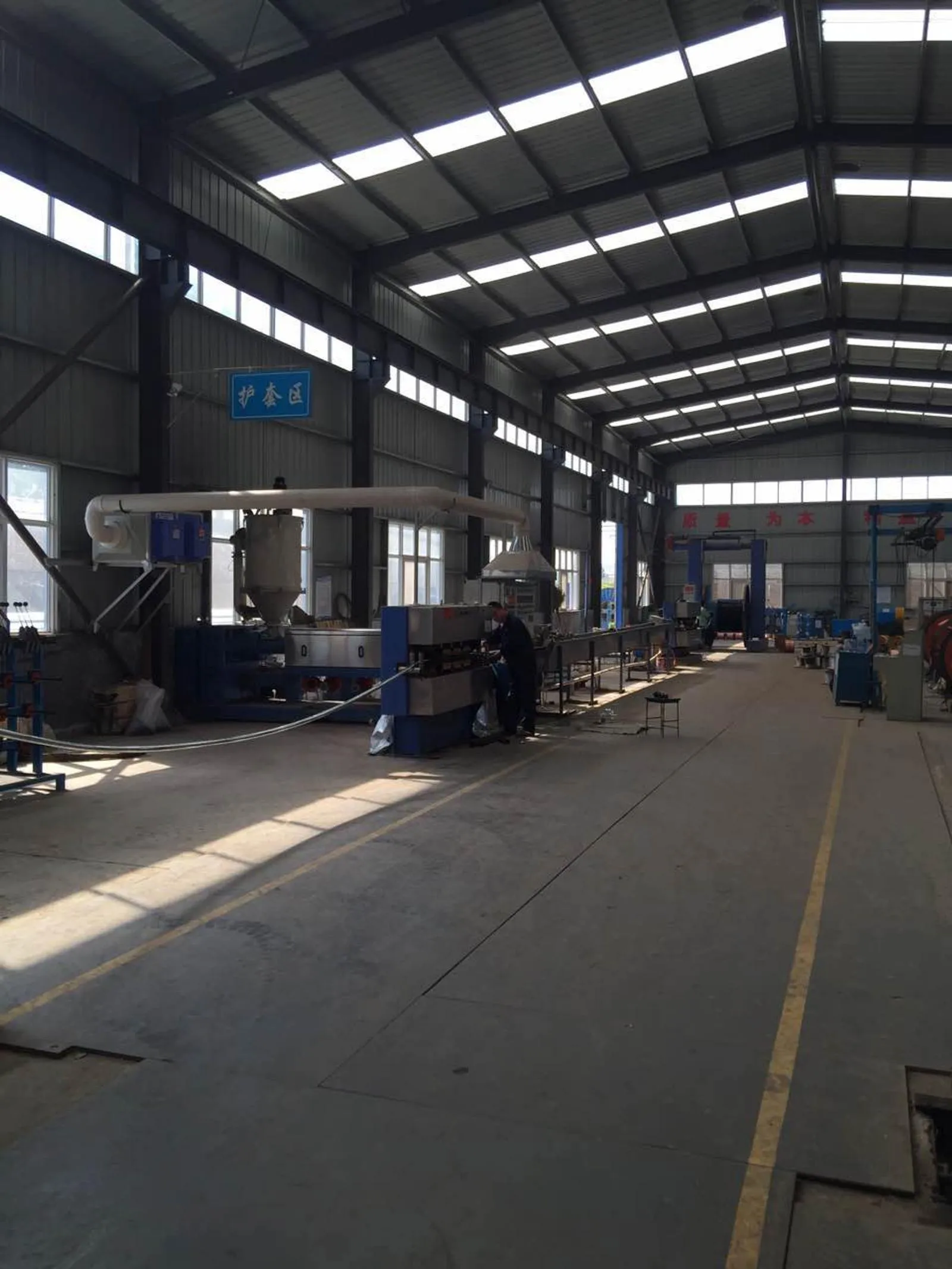 Huanghe Cable factory sheathing workshop with LSZH extrusion line and cooling trough