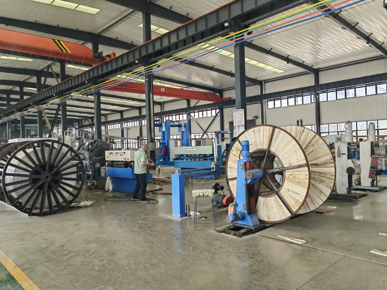 Cable production workshop with extrusion lines and finished drums